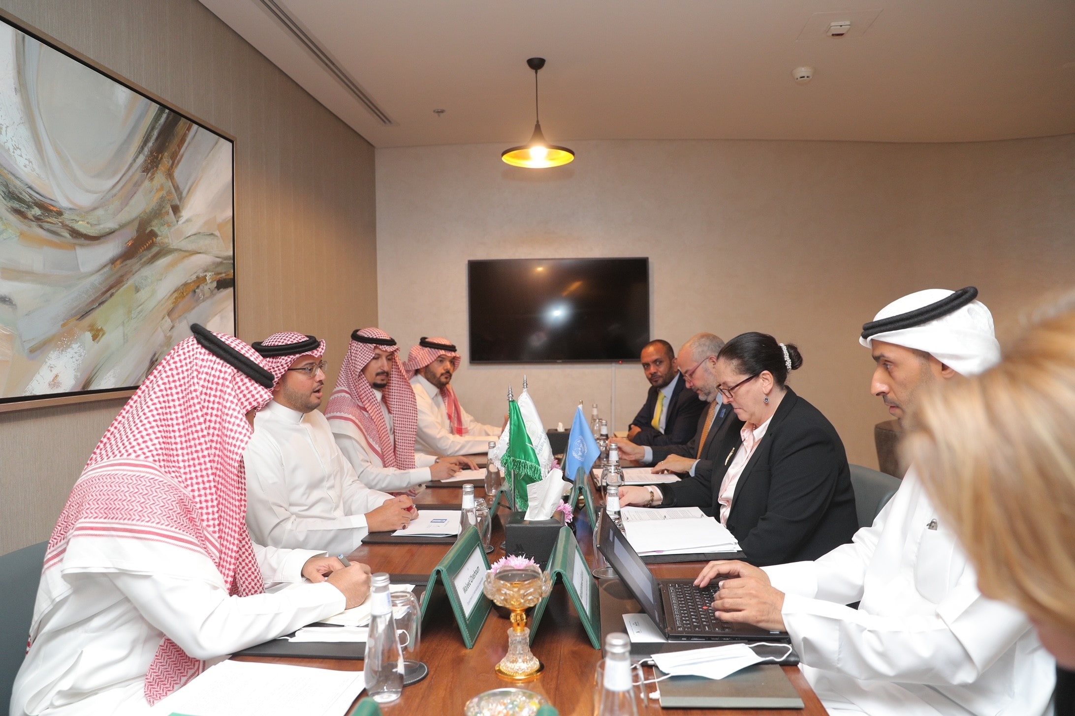 الأمير سعود بن طلال يستقبل مدير المكتب الإقليمي لبرنامج الأمم المتحدة الانمائي الأمير سعود بن طلال يستقبل مدير المكتب الإقليمي لبرنامج الأمم المتحدة الانمائي