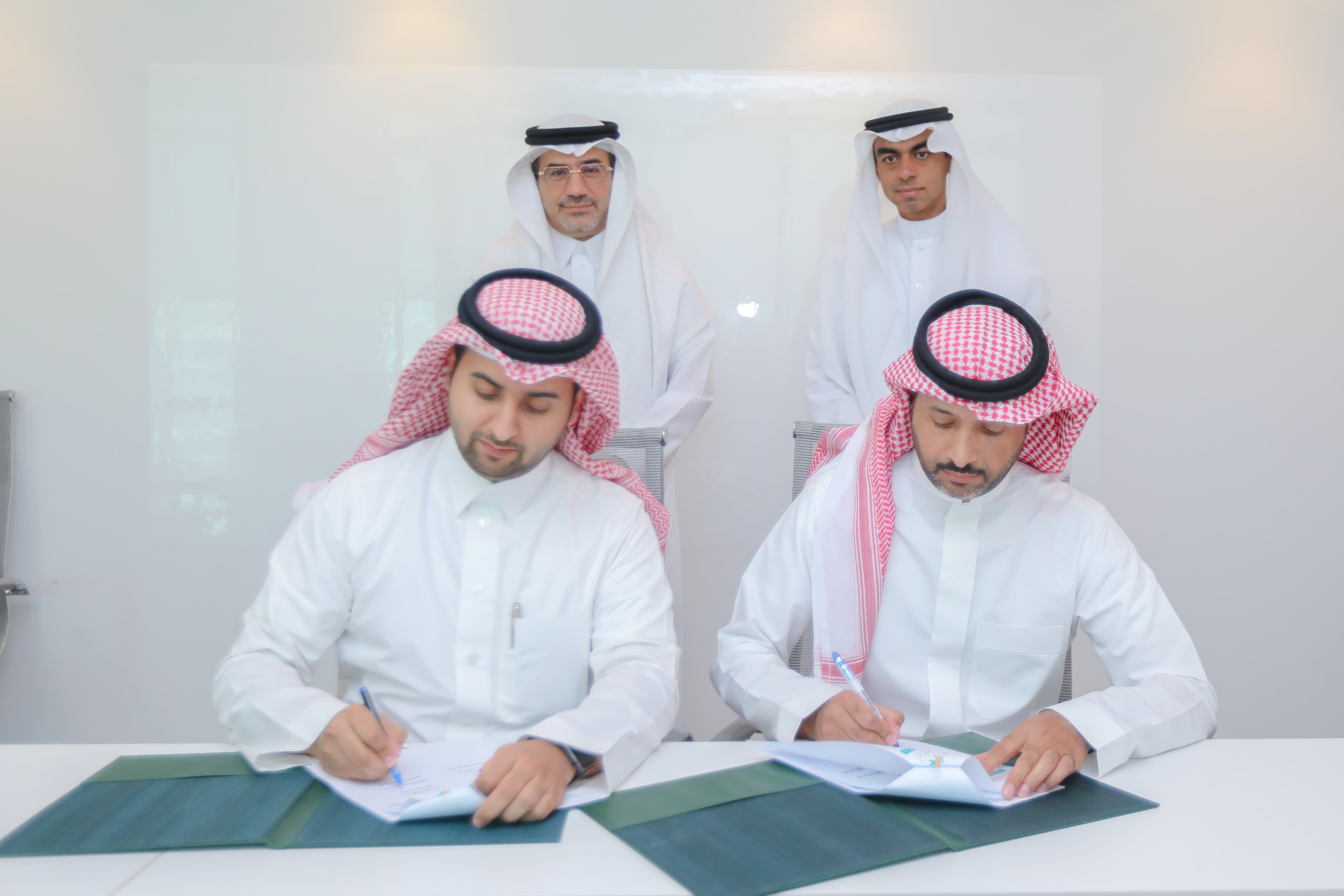 "البلدية والإسكان" و"الموارد البشرية" تتفقان على اعتماد الترخيص الحرفي وشهادة الفحص المهني لدى الجانبين