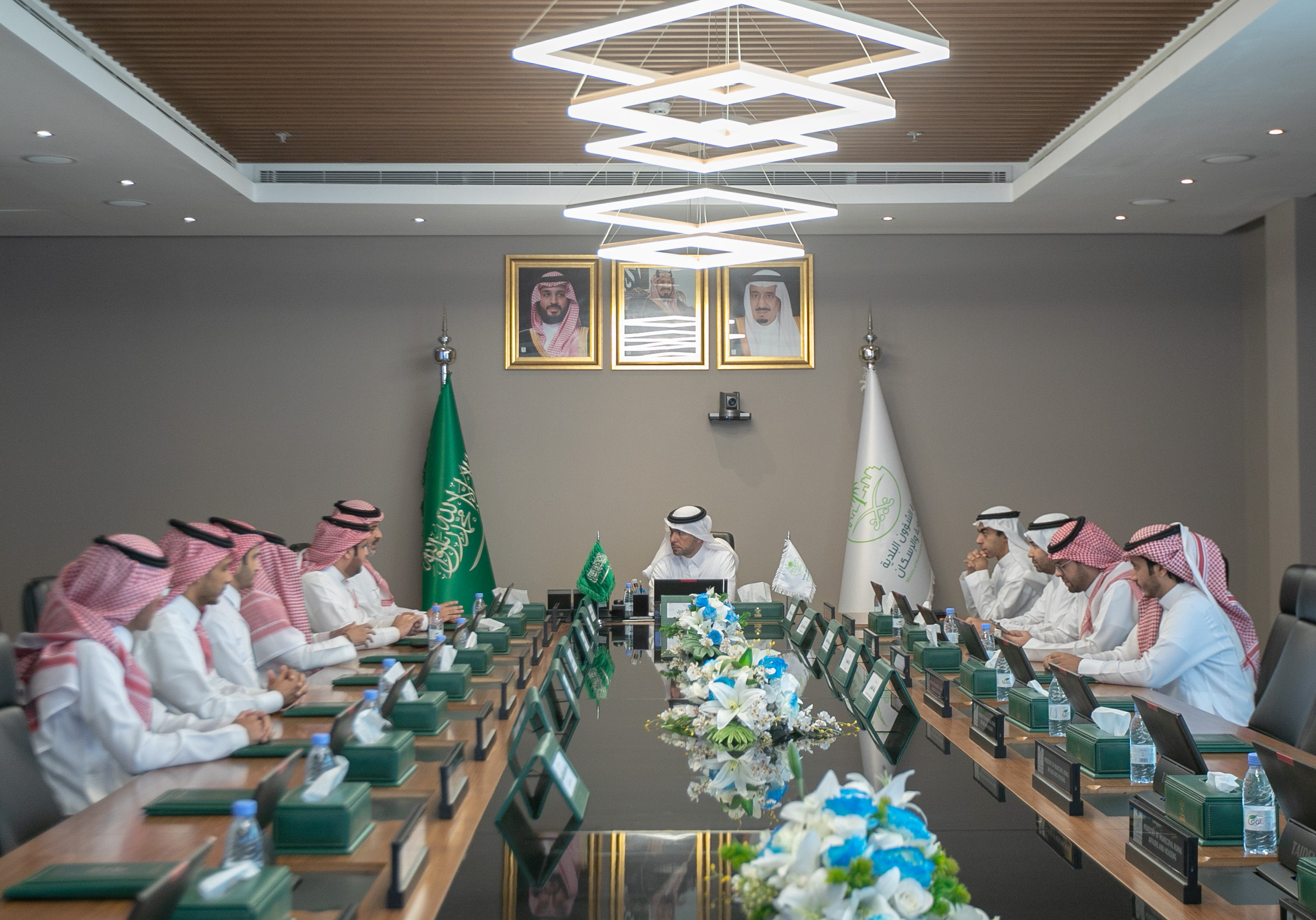 الحقيل يدشن "العقود النموذجية" لخدمة القطاع الهندسي الحقيل يدشن "العقود النموذجية" لخدمة القطاع الهندسي