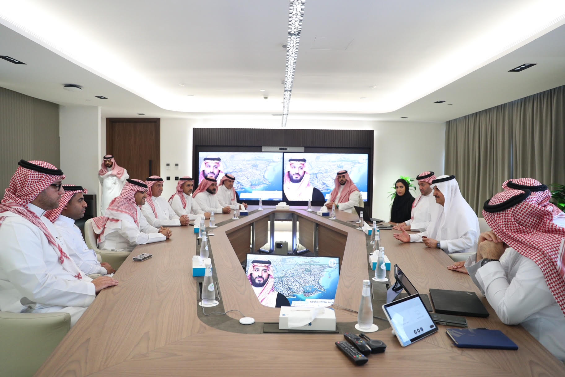 البدير يلتقي أمين جدة ويتفقد عدداً من المشاريع السكنية قبل تسليمها