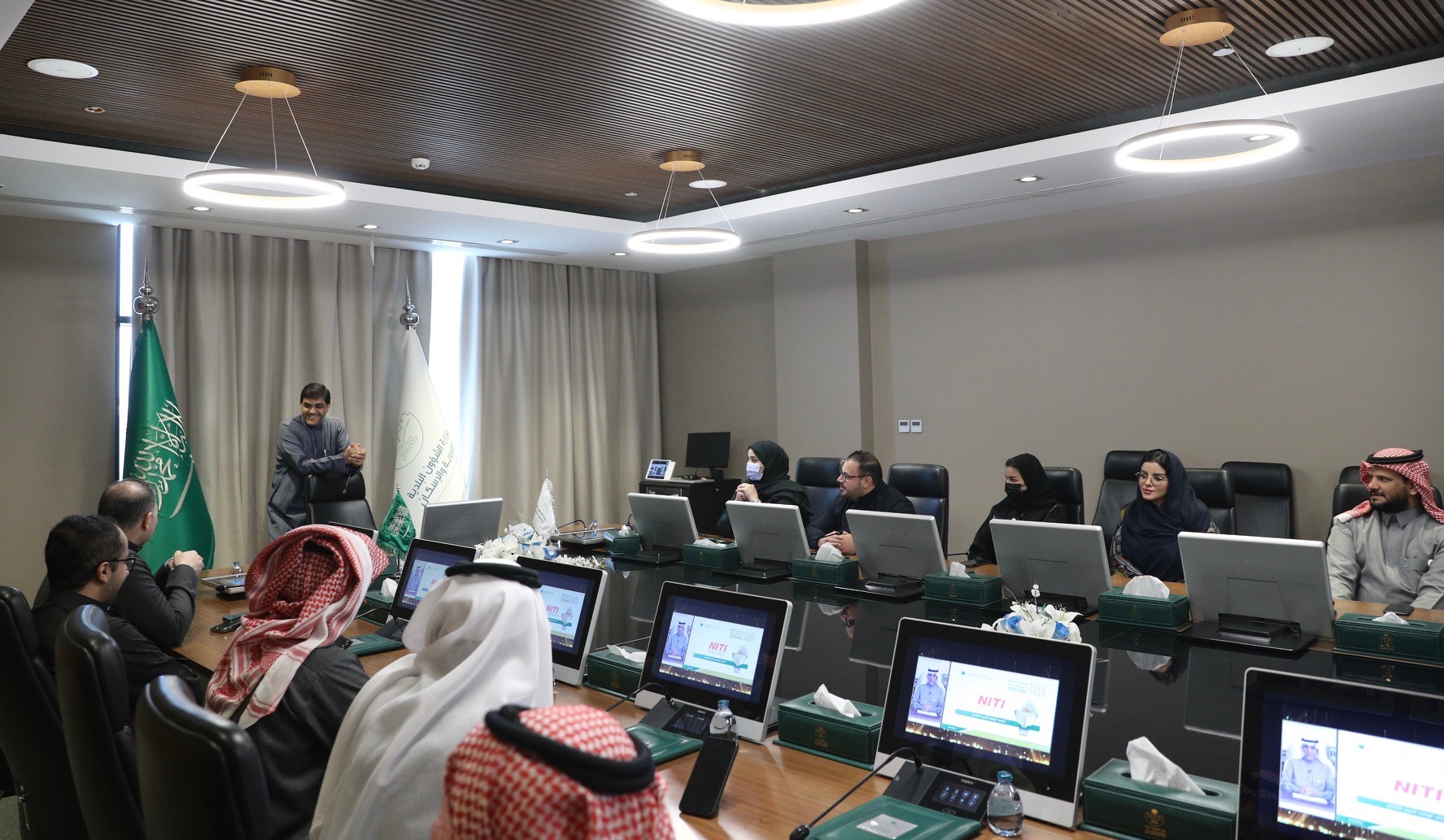 "البلدية والإسكان" تحصل على جائزة الملك عبدالعزيز للجودة "البلدية والإسكان" تحصل على جائزة الملك عبدالعزيز للجودة