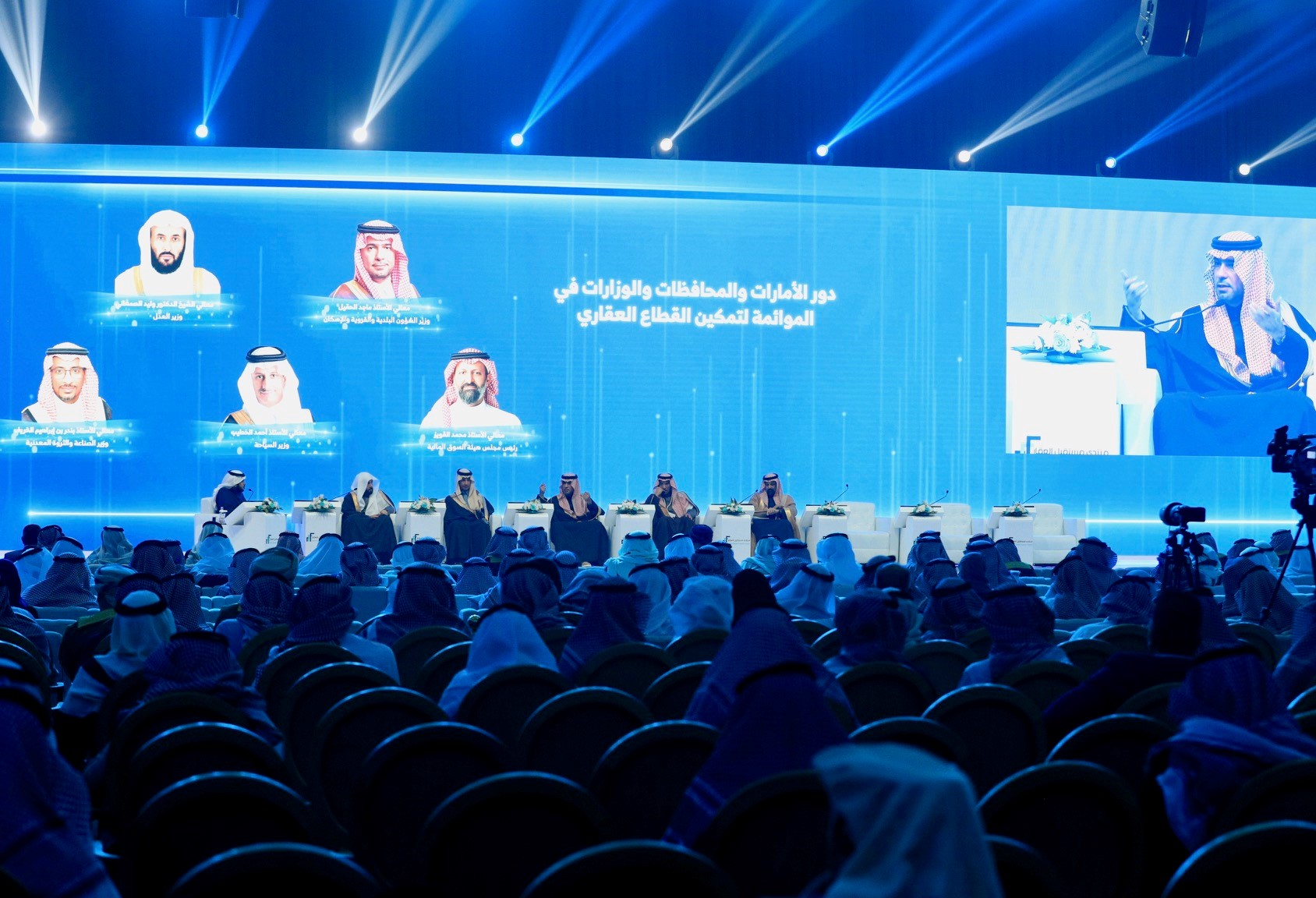 الحقيل: نظام الوساطة العقارية داعم للقطاع العقاري والعمل قائم لاستقطاب الاستثمار الأجنبي للقطاع الحقيل: نظام الوساطة العقارية داعم للقطاع العقاري والعمل قائم لاستقطاب الاستثمار الأجنبي للقطاع