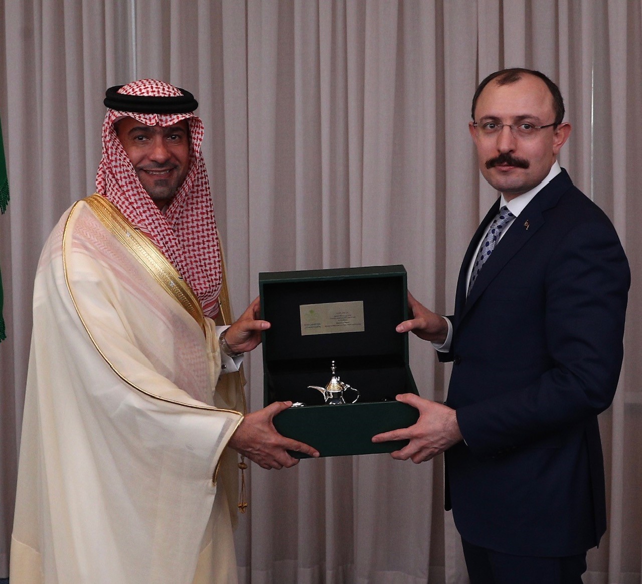 الحقيل يلتقي وزير التجارة التركي وعددًا من ممثلي الشركات المتخصصة بقطاع الإنشاءات