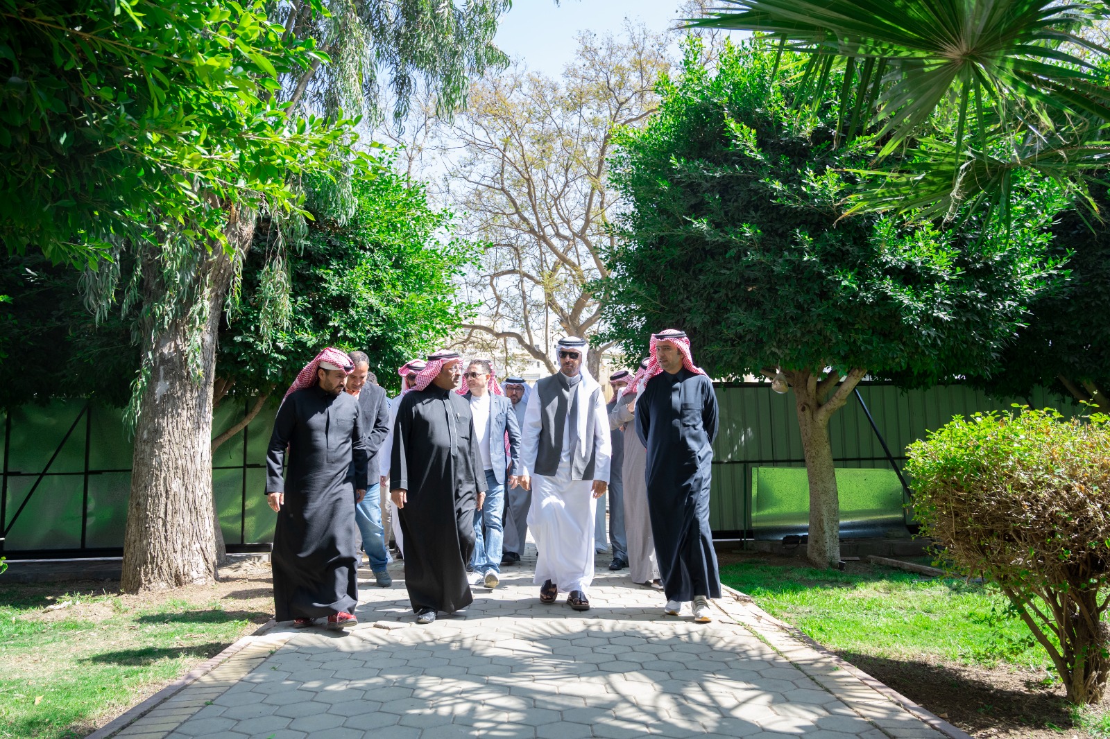 الحقيل يتفقد سير الأعمال في المشاريع التنموية بعسير.. ويدشن المنصة الرقمية للفرص الاستثمارية الكبرى في المنطقة