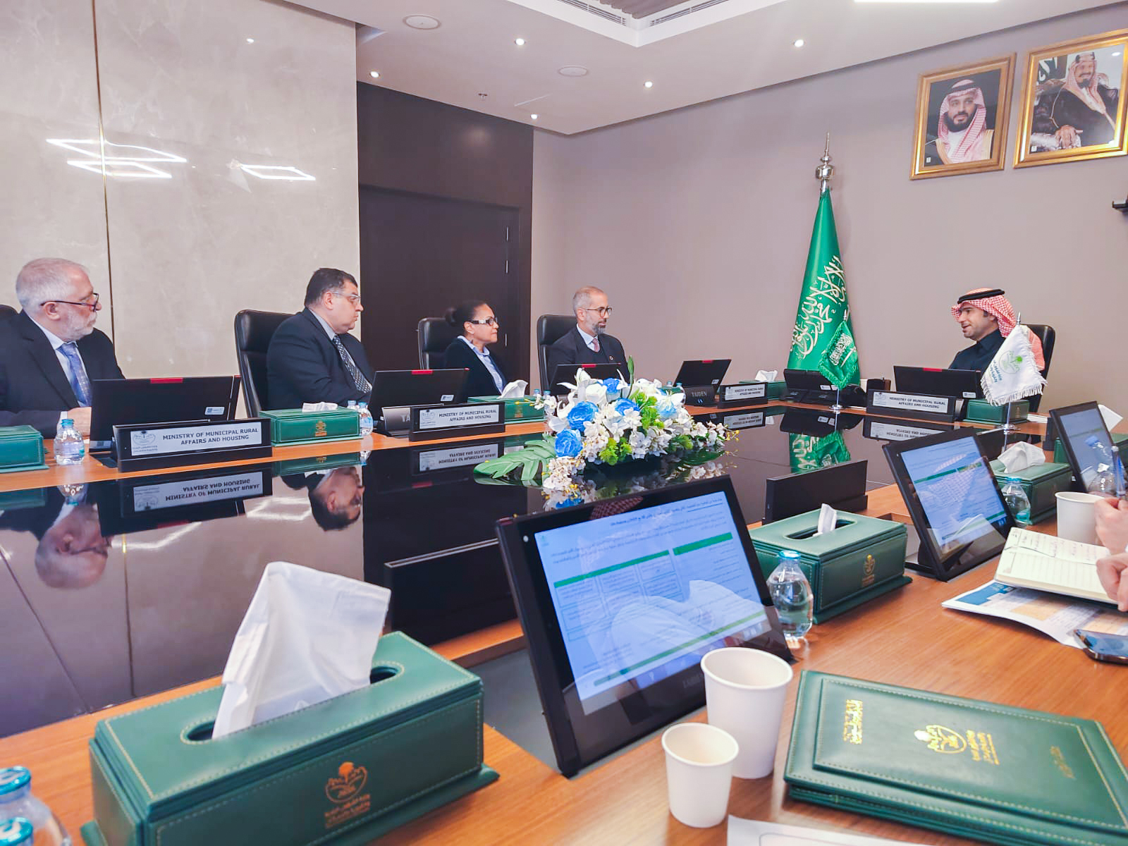 وزير الشؤون البلدية والقروية والإسكان يلتقي المنسق المقيم لبرنامج الأمم المتحدة للمستوطنات البشرية لبحث سير العمل بالمشاريع المشتركة