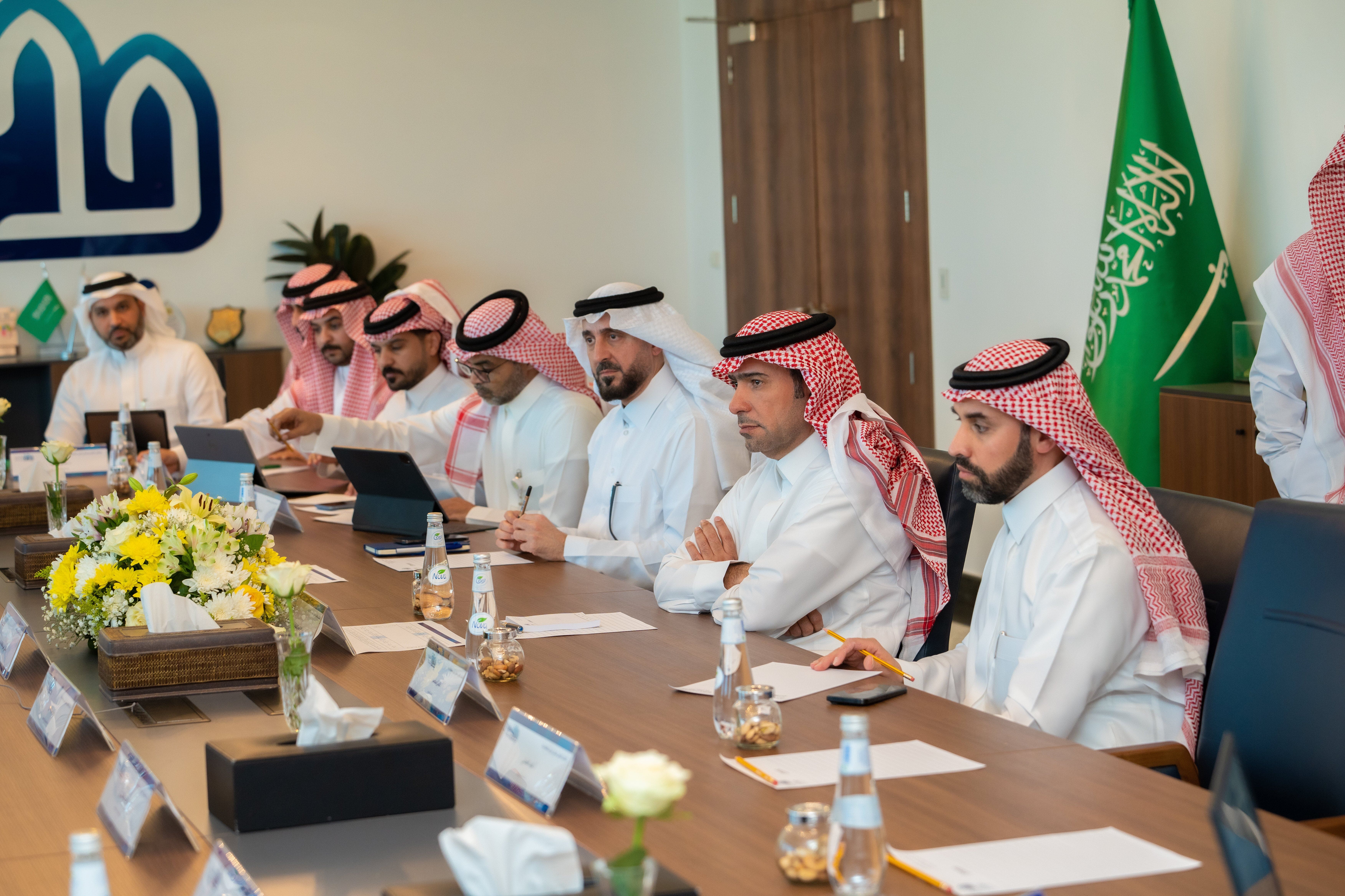 الحقيل يرأس اجتماعا بمقر أمانة جدة لمتابعة سير الأعمال في المشاريع التنموية.. ويزور مركز التحكم والمراقبة الحقيل يرأس اجتماعا بمقر أمانة جدة لمتابعة سير الأعمال في المشاريع التنموية.. ويزور مركز التحكم والمراقبة