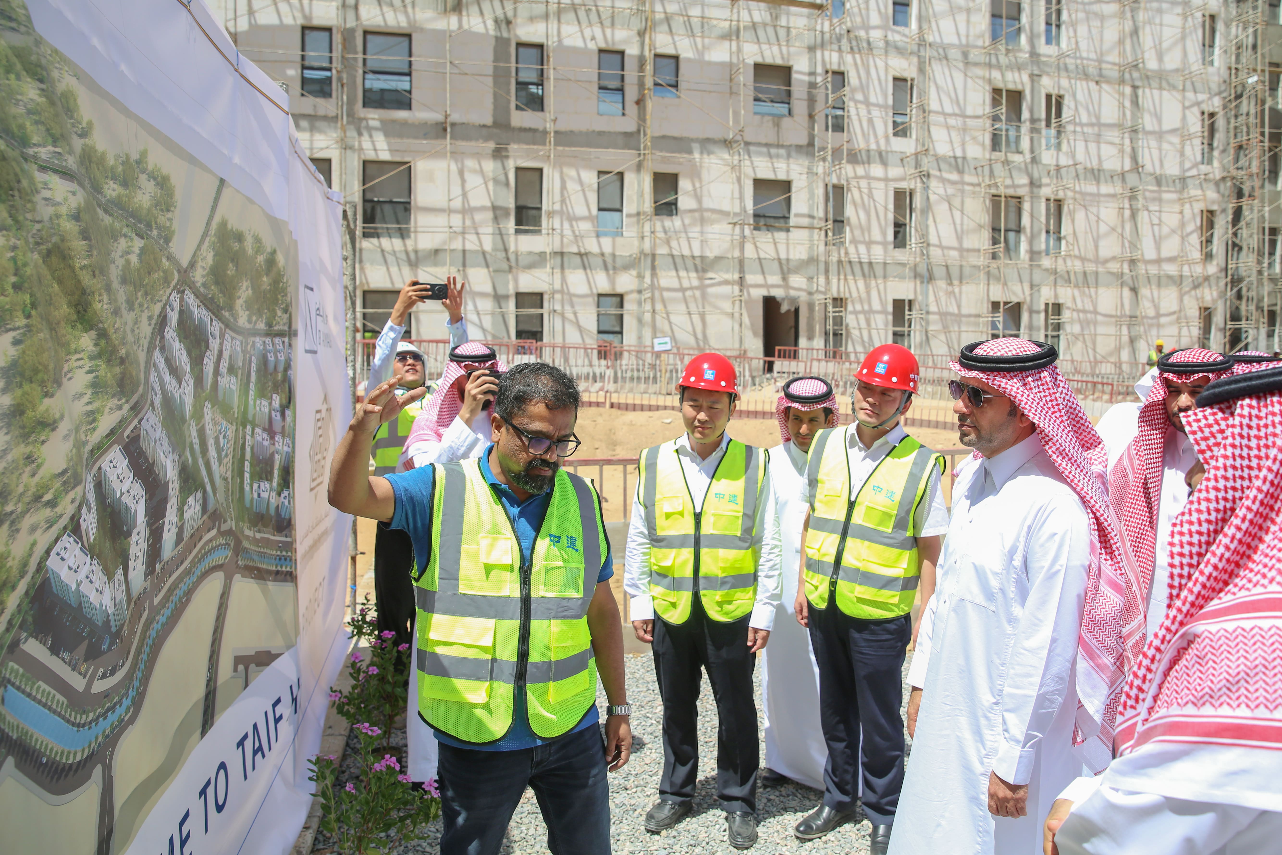 الحقيل يتفقد المشاريع البلدية والسكنية بالطائف.. ويشهد توقيع مذكرات تفاهم لإنشاء مرافق خدمية وتجارية وسياحية الحقيل يتفقد المشاريع البلدية والسكنية بالطائف.. ويشهد توقيع مذكرات تفاهم لإنشاء مرافق خدمية وتجارية وسياحية