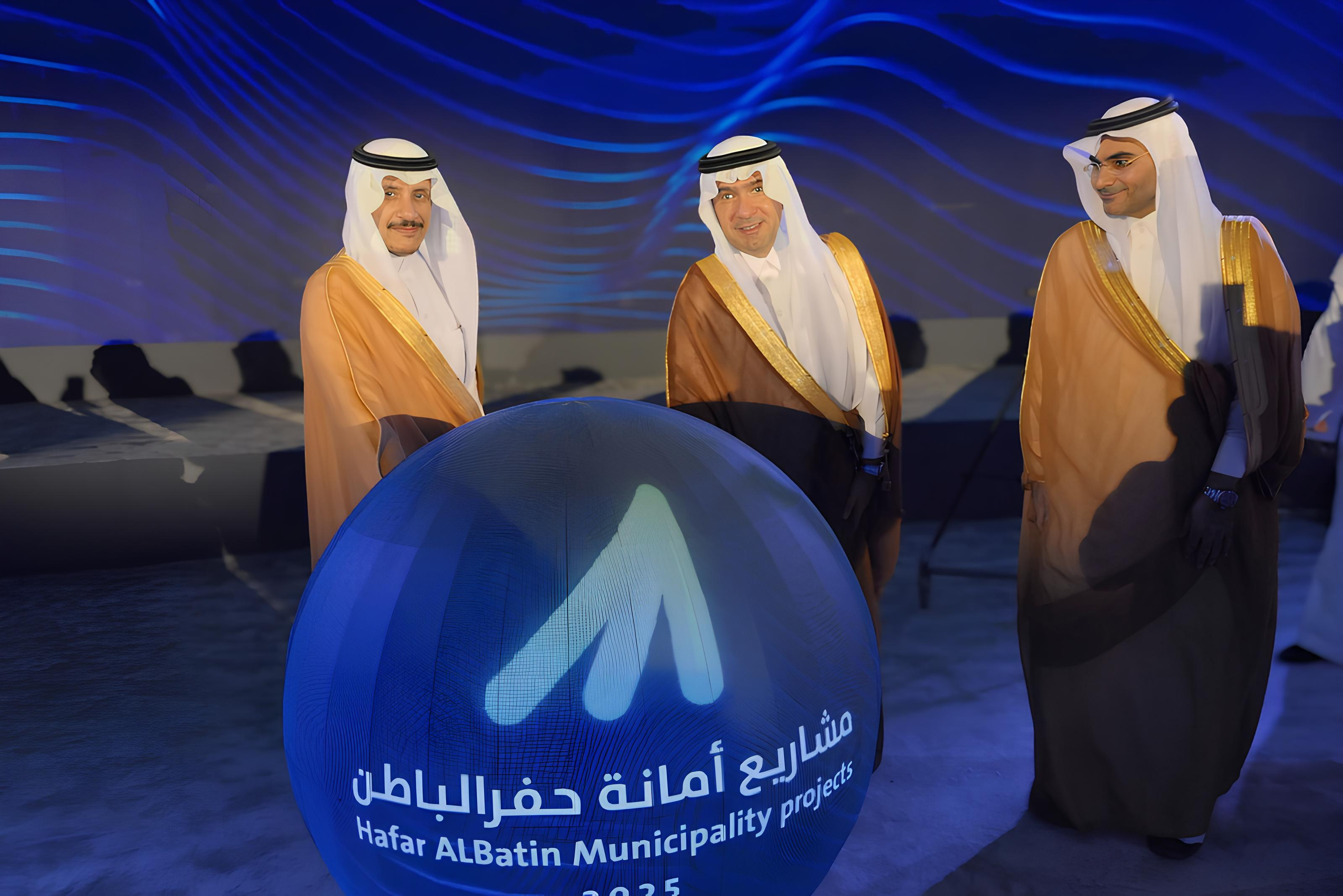 وزير البلديات والإسكان يتفقد المشاريع التنموية في حفر الباطن ويدشّن عدة مشروعات بأكثر من 2,6 مليار ريال