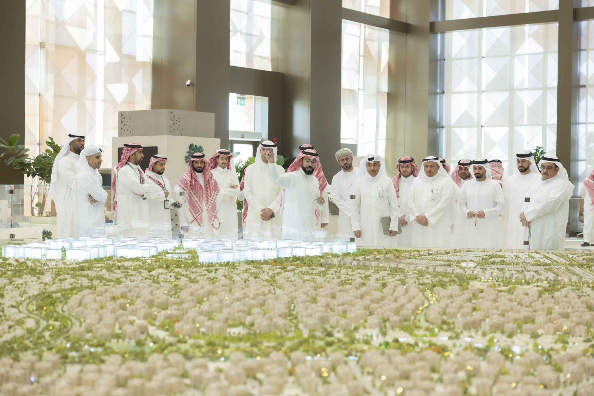 وفد خليجي يطّلع على تجربة المملكة في التطوير العمراني الذكي عبر &quot;وجهة الفرسان&quot; التابعة لـ NHC