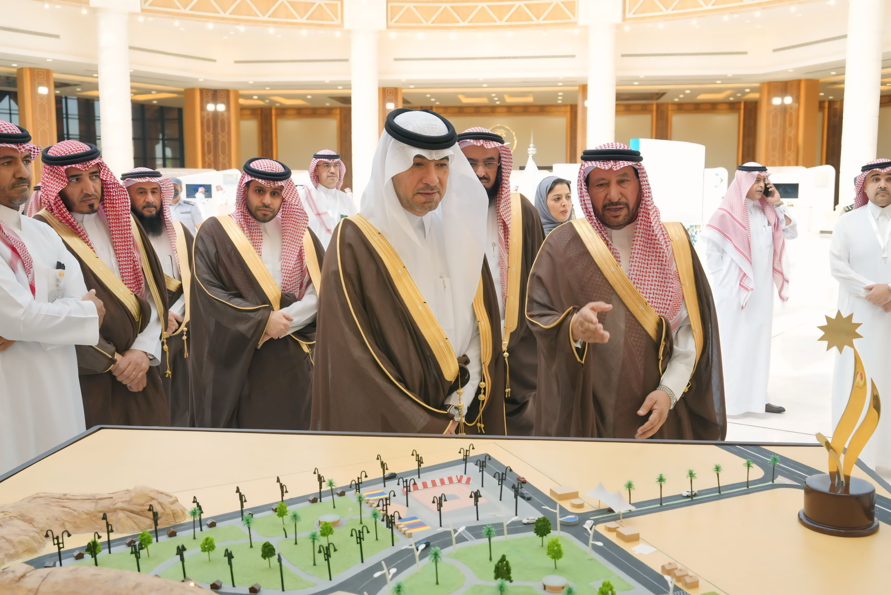 الحقيل يزور القصيم ويضع حجر الأساس لعدد من المشاريع التنموية والخدمية والبلدية