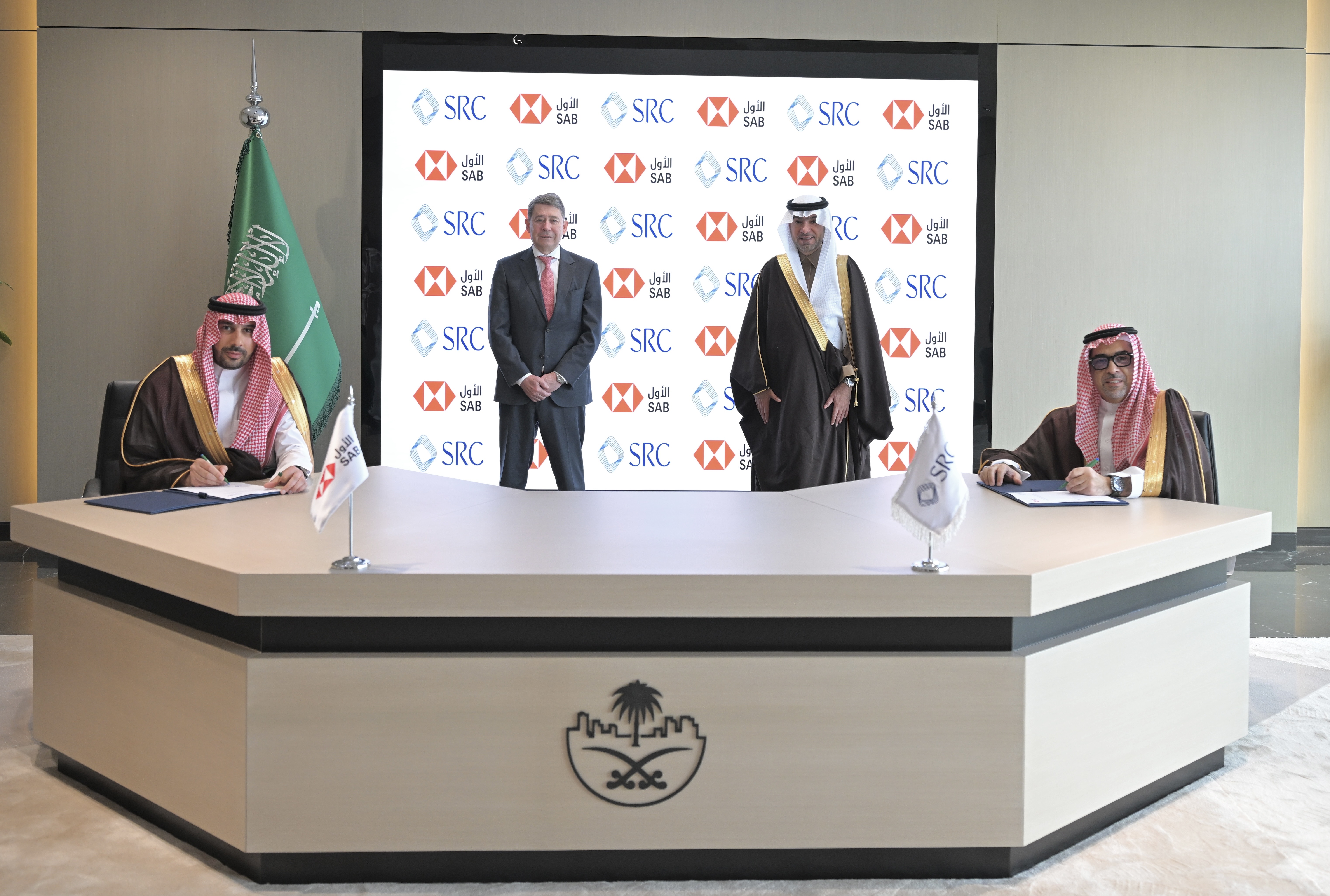 "السعودية لإعادة التمويل العقاري" توقع اتفاقية شراء محفظة مع البنك السعودي الأول.. لتعزيز استقرار سوق التمويل العقاري السكني