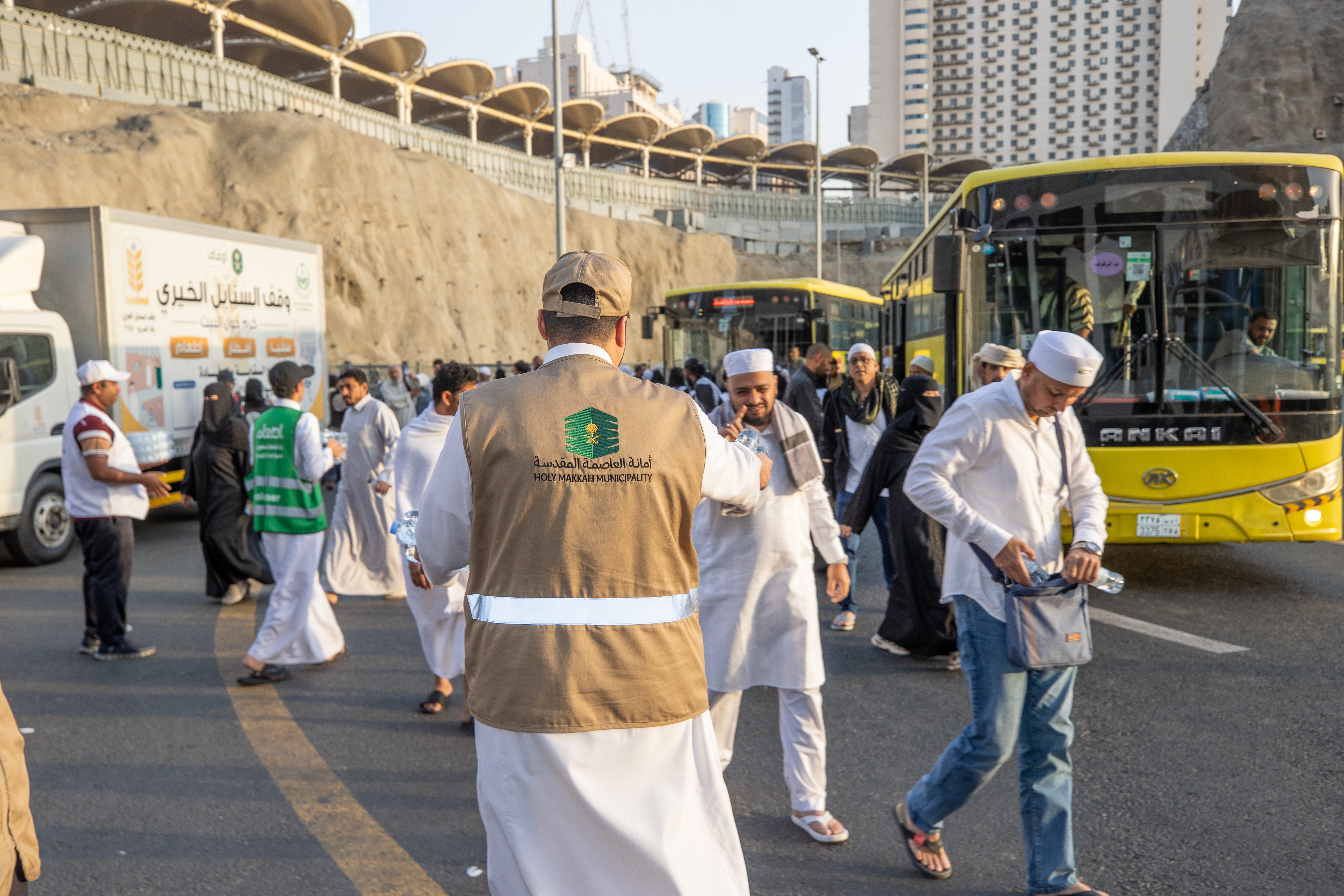 وزارة البلديات والإسكان: 9,700 متطوّعًا يسجّلون أكثر من 138 ألفَ ساعةً تطوعيةً خلال أولِ عشرةِ أيامٍ من رمضان