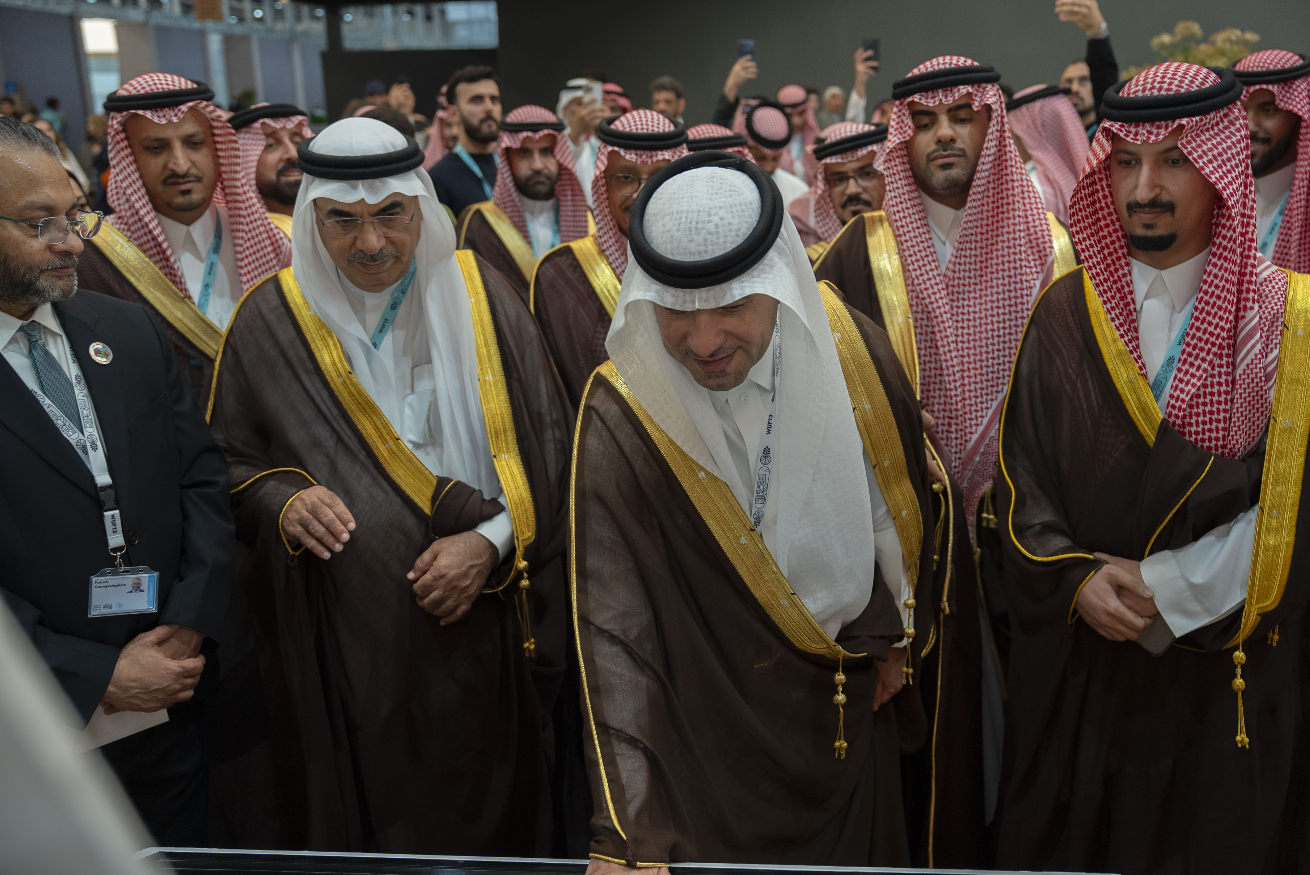 وزير البلديات والإسكان يفتتح جناح المملكة المشارك في المنتدى الحضري العالمي بجمهورية أذربيجان