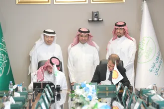 "الحقيل" يرعى توقيع اتفاقية امتياز بين شركة وافي للطاقة وشركة (شل) العالمية