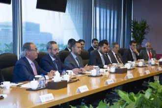 الحقيل يبحث مع رؤساء عدد من البنوك الصينية فرص الاستثمار والتطوير في المشاريع البلدية والسكنية