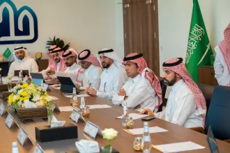 الحقيل يرأس اجتماعا بمقر أمانة جدة لمتابعة سير الأعمال في المشاريع التنموية.. ويزور مركز التحكم والمراقبة