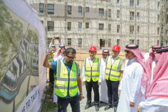 الحقيل يتفقد المشاريع البلدية والسكنية بالطائف.. ويشهد توقيع مذكرات تفاهم لإنشاء مرافق خدمية وتجارية وسياحية