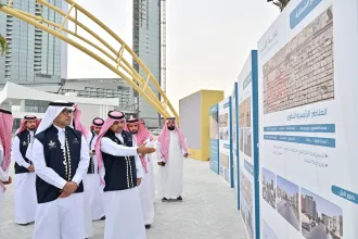 الحقيل يتفقد المشاريع والخدمات البلدية في المنطقة الشرقية.. ويبحث فرص الاستثمار