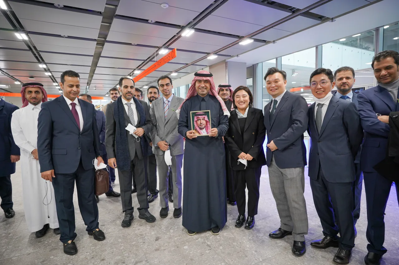 الحقيل يزور شركة NAVER ومقر الشركات الناشئة Pangyo Valley للاطلاع على التجربة الكورية في مجال الحلول الذكية