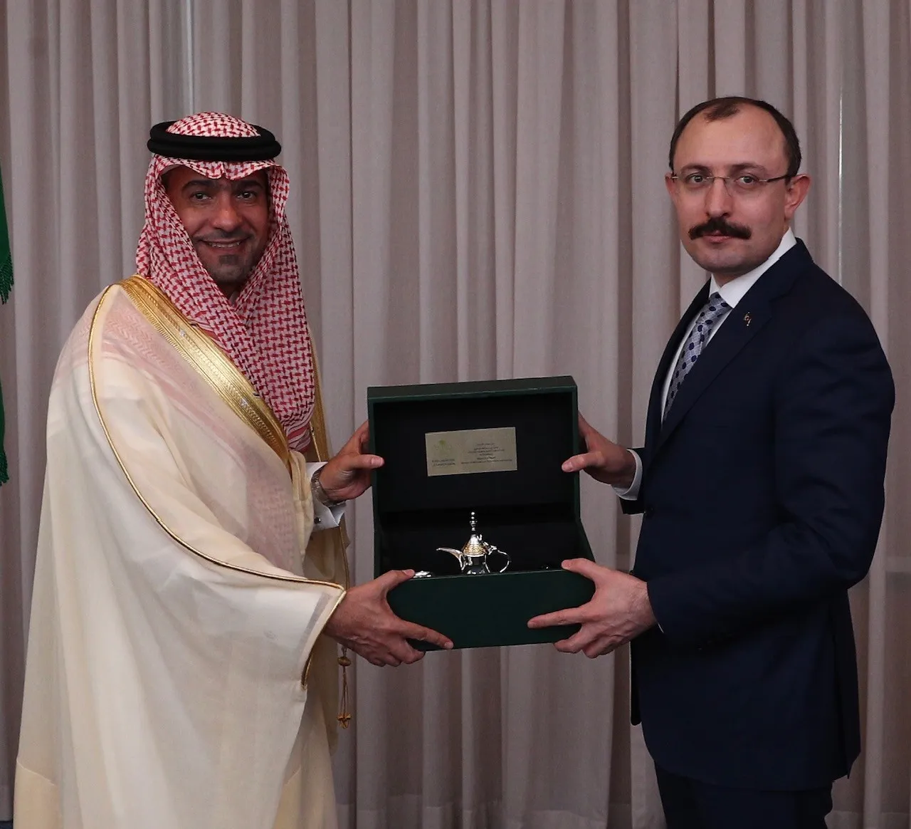 الحقيل يلتقي وزير التجارة التركي وعددًا من ممثلي الشركات المتخصصة بقطاع الإنشاءات
