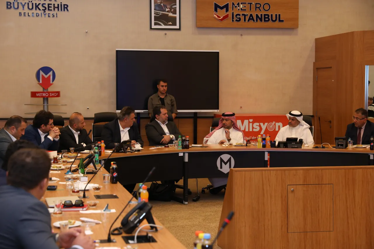Minister of Municipal and Rural Affairs and Housing Meets the Governor of Istanbul and Number of CEOs of Turkish Companies