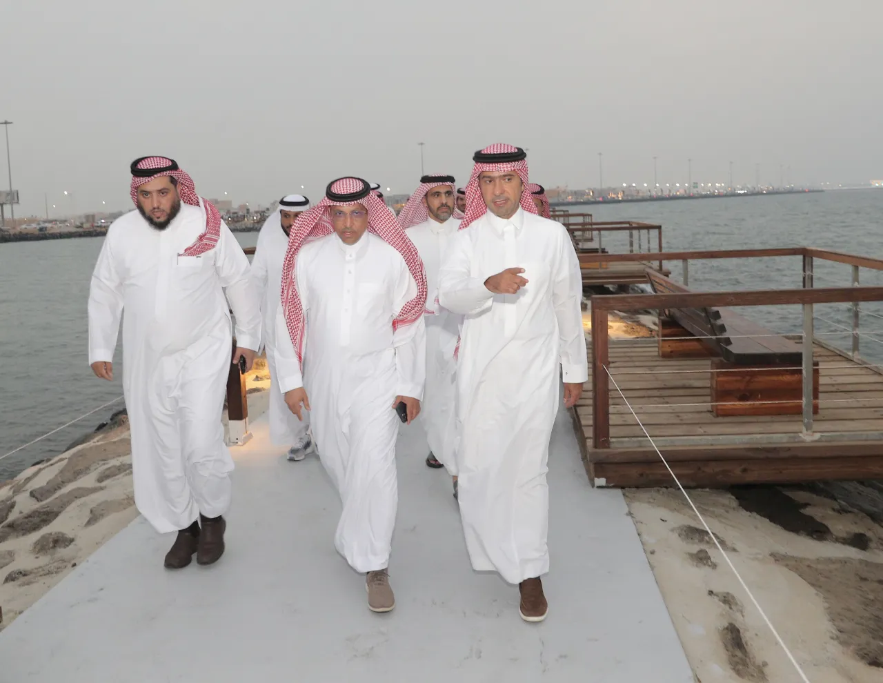 Al-Hogail inaugurates Sunset Pathway on Jazan waterfront... and inspects a number of development projects in the province