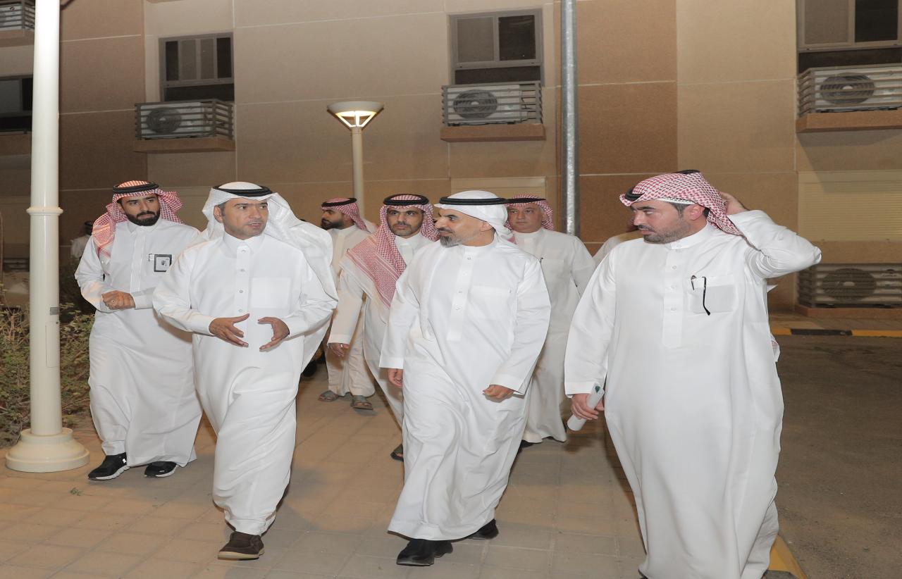وزير الشؤون البلدية والقروية والإسكان يتفقد سير العمل في ضاحية الدار بالمدينة المنورة