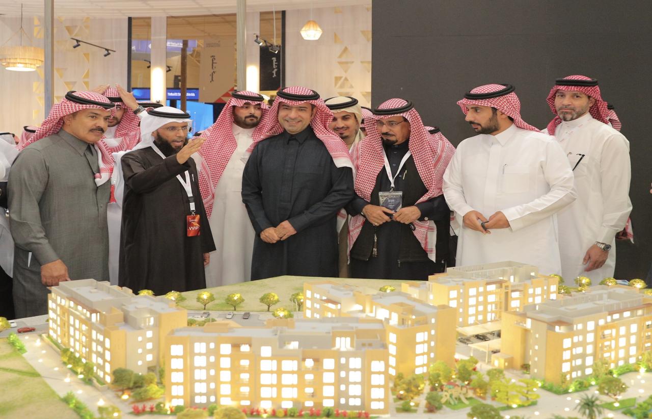 الحقيل يفتتح معرض "ريستاتكس الرياض العقاري 2024".. ويشهد توقيع اتفاقيات وإطلاق صناديق بقيمة 3.5 مليار ريال