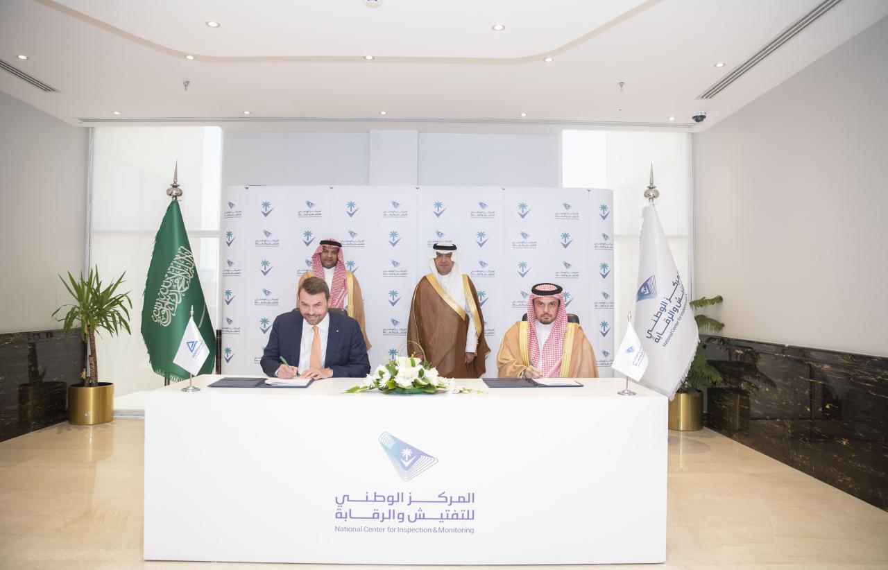 وزير الشؤون البلدية والقروية والإسكان يشهد توقيع اتفاقية تعاون لتطوير أعمال الرقابة والتفتيش في مناطق المملكة
