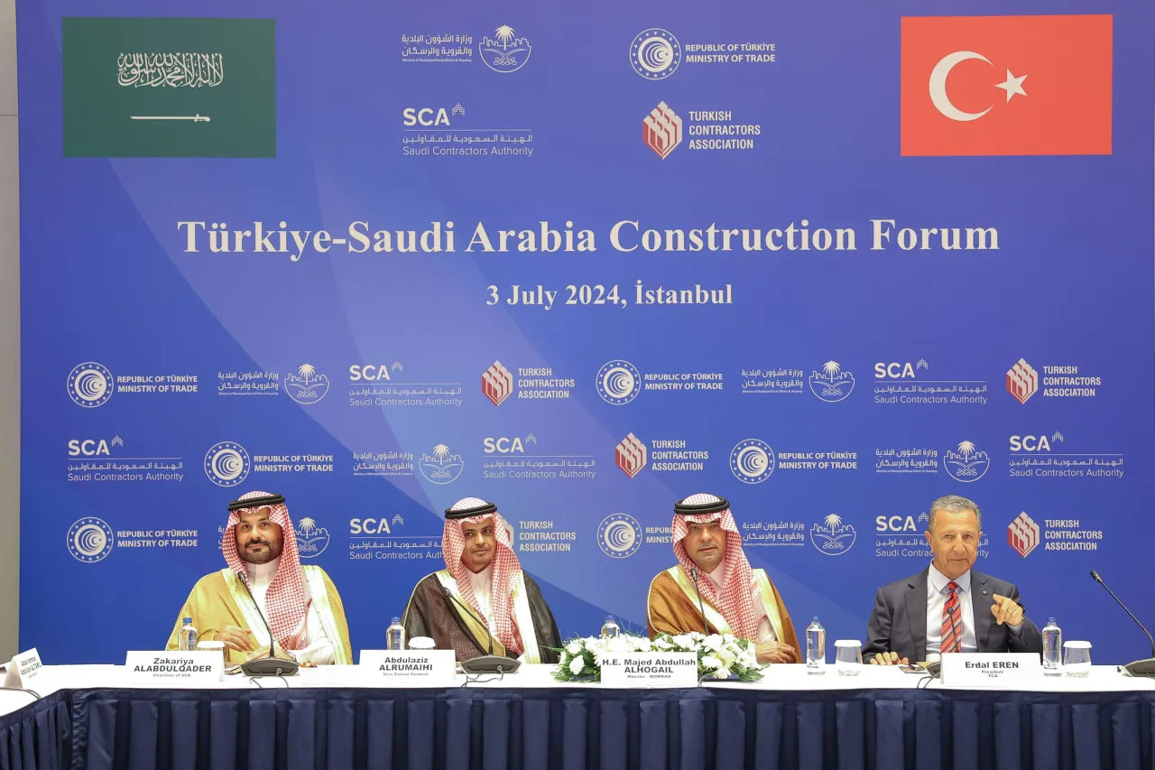 Al-Hogail witnesses the launch of the Saudi-Turkish Contracting Forum in Istanbul and meets with representatives of Saudi and Turkish companies